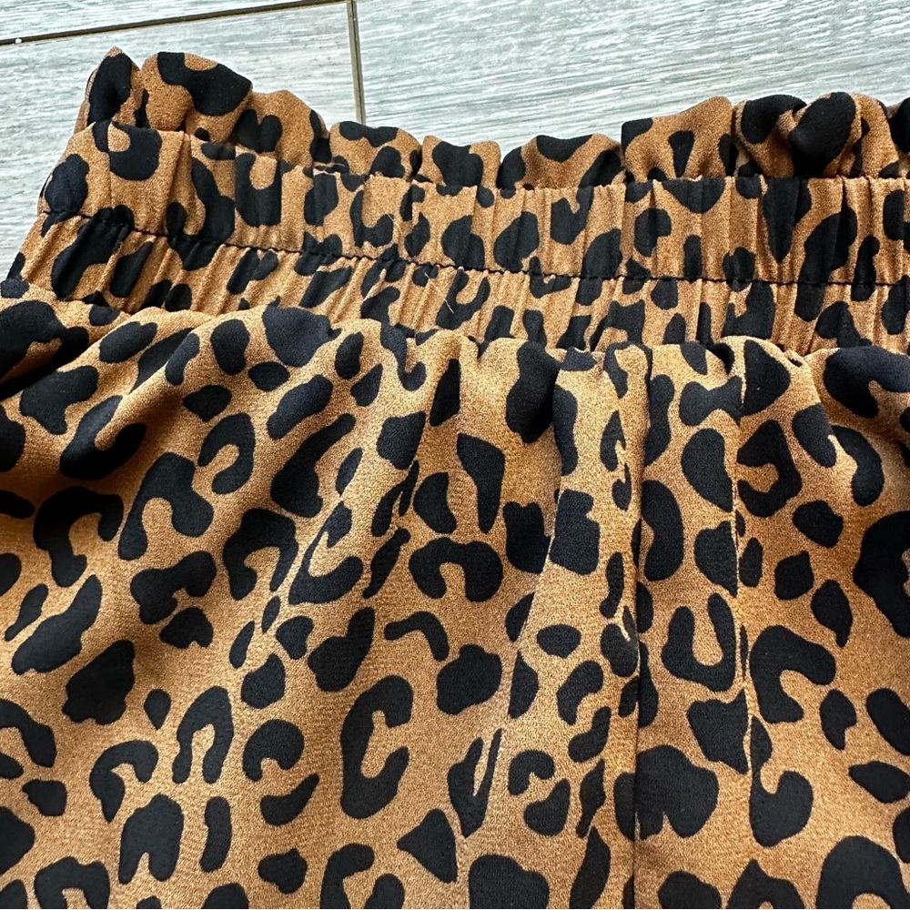 Sienna Sky Cheetah Print High-Waisted Ruffle‎ Mini skirt size Medium - Picture 7 of 9